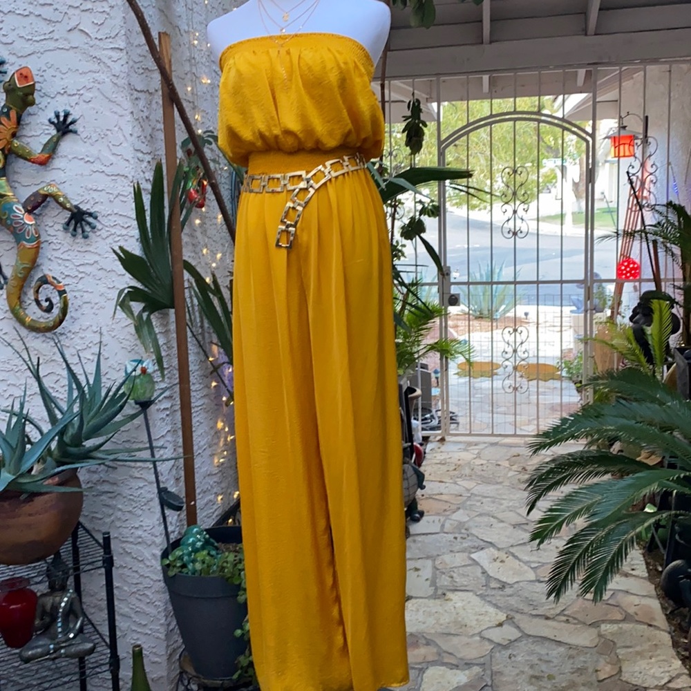 ⭐️⭐️SLEEVELESS GOLDEN JUMPSUIT⭐️⭐️